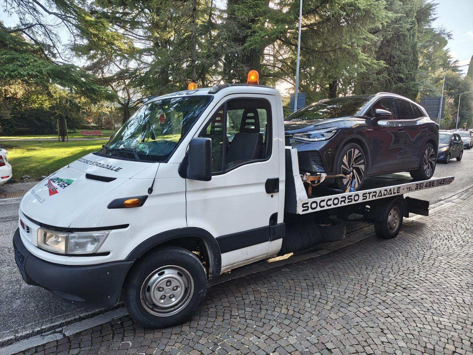Raccolta auto dal carro attrezzi - Intervento soccorso stradale 5 - Poier Luca